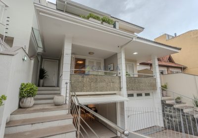 Casa com 198m², 3 dormitórios, 1 suíte, 3 vagas no bairro Jardim Itu em Porto Alegre