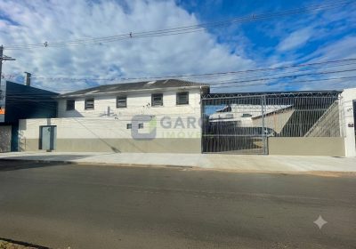 Depósito com 984m², 4 vagas no bairro Santa Maria Goretti em Porto Alegre