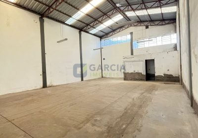 Depósito com 200m², 2 vagas no bairro Sarandi em Porto Alegre