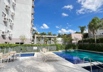 Apartamento com 52m², 2 dormitórios, 1 vaga no bairro Jardim Lindóia em Porto Alegre