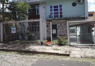 Casa com 324m², 4 dormitórios, 1 suíte, 4 vagas no bairro Sarandi em Porto Alegre