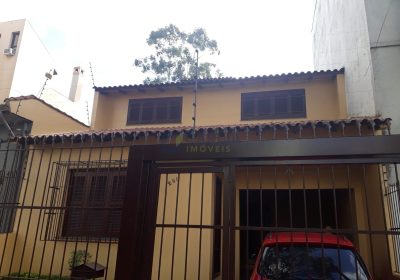 Casa com 201m², 3 dormitórios, 1 suíte, 3 vagas no bairro Auxiliadora em Porto Alegre