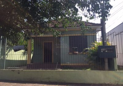 Casa com 346m², 4 dormitórios, 3 vagas no bairro Jardim Itu Sabará em Porto Alegre