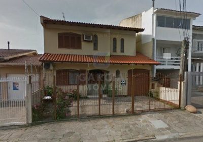 Casa com 253m², 5 dormitórios, 2 suítes, 2 vagas no bairro Sarandi em Porto Alegre
