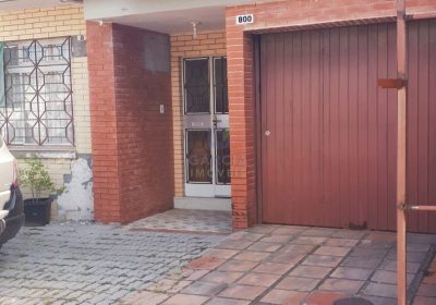 Casa com 150m², 3 dormitórios, 1 suíte, 3 vagas no bairro Sarandi em Porto Alegre