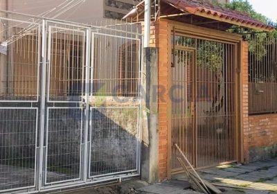 Casa com 250m², 4 dormitórios, 1 vaga no bairro Sarandi em Porto Alegre
