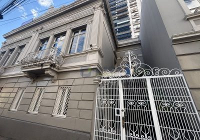 Apartamento com 78m², 2 dormitórios, 1 vaga no bairro Independência em Porto Alegre