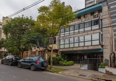 Apartamento com 266m², 4 dormitórios, 1 suíte, 2 vagas no bairro Petrópolis em Porto Alegre