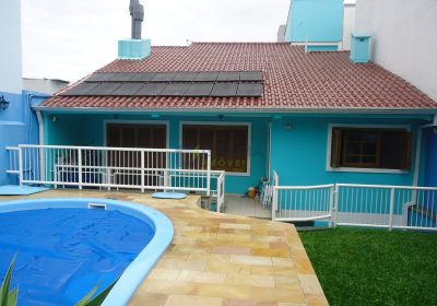 Casa com 365m², 4 dormitórios, 2 suítes, 4 vagas no bairro São Sebastião em Porto Alegre