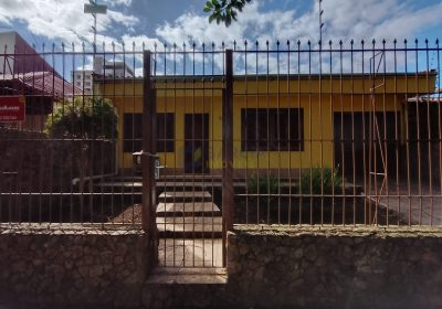 Casa com 111m², 3 dormitórios, 1 suíte, 5 vagas no bairro Jardim São Pedro em Porto Alegre