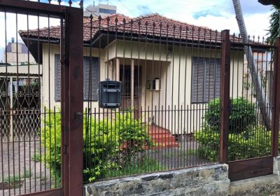 Terreno com 304m² no bairro Passo da Areia em Porto Alegre