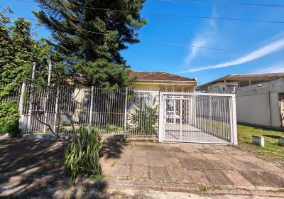 Casa com 109m², 3 dormitórios, 2 vagas no bairro Parque Minuano em Porto Alegre