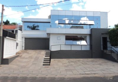 Prédio com 377m², 9 vagas no bairro Três Figueiras em Porto Alegre