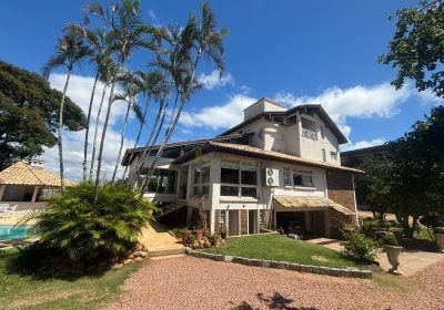 Casa com 650m², 4 dormitórios, 1 suíte, 4 vagas no bairro Arquipélago em Porto Alegre
