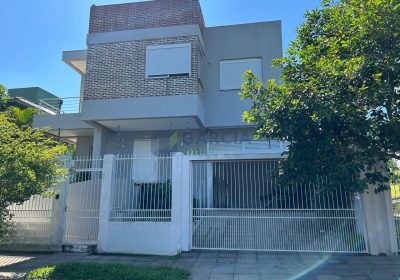 Casa com 301m², 3 dormitórios, 1 suíte, 2 vagas no bairro Alto Petrópolis em Porto Alegre
