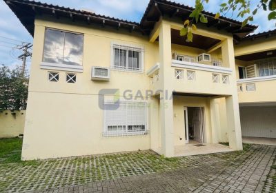 Casa com 430m², 5 dormitórios, 1 suíte, 5 vagas no bairro Passo da Areia em Porto Alegre