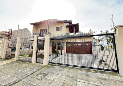 Casa com 170m², 2 dormitórios, 1 suíte, 2 vagas no bairro Sarandi em Porto Alegre
