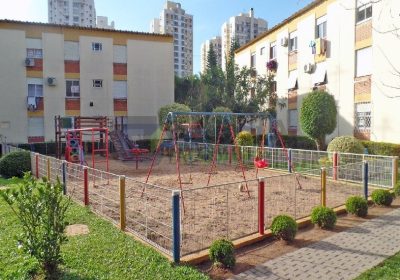 Apartamento com 51m², 2 dormitórios, 1 vaga no bairro Passo da Areia em Porto Alegre