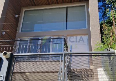 Casa com 167m², 3 dormitórios, 1 suíte, 3 vagas no bairro Protásio Alves em Porto Alegre