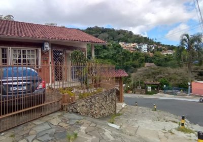 Casa com 164m², 3 dormitórios, 1 suíte, 3 vagas no bairro Cascata em Porto Alegre