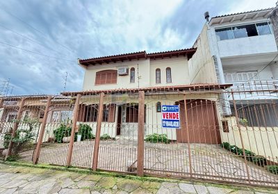 Casa com 253m², 5 dormitórios, 2 suítes, 2 vagas no bairro Sarandi em Porto Alegre