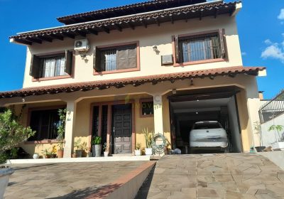 Casa com 238m², 3 dormitórios, 1 suíte, 1 vaga no bairro Partenon em Porto Alegre