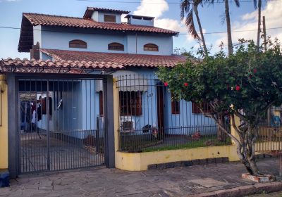 Casa com 205m², 3 dormitórios, 1 suíte, 3 vagas no bairro Sarandi em Porto Alegre