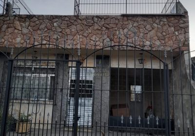 Casa com 120m², 4 dormitórios, 2 suítes, 3 vagas no bairro Santo Agostinho em Porto Alegre