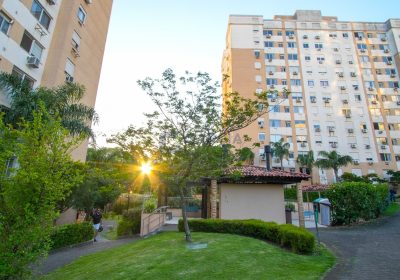 Apartamento com 52m², 2 dormitórios, 1 vaga no bairro Jardim Carvalho em Porto Alegre