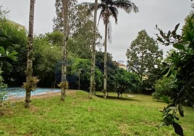 Terreno com 2.145m², 9 vagas no bairro Mário Quintana em Porto Alegre