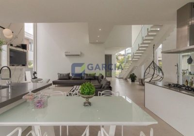 Casa em Condomínio com 309m², 3 dormitórios, 2 suítes, 4 vagas no bairro Alphaville em Porto Alegre