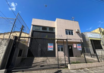 Depósito com 200m², 2 vagas no bairro Sarandi em Porto Alegre