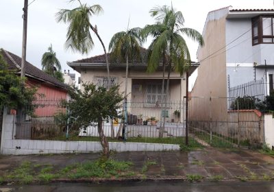 Casa com 70m², 2 dormitórios, 1 vaga no bairro Vila Ipiranga em Porto Alegre