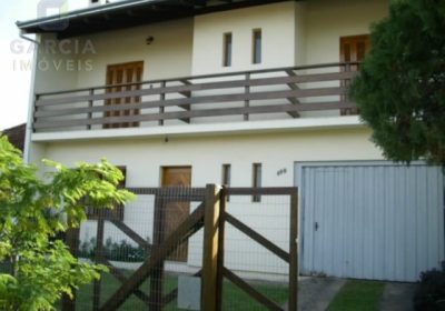 Casa com 246m², 4 dormitórios, 4 vagas no bairro Sarandi em Porto Alegre