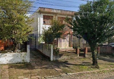 Casa com 271m², 4 dormitórios, 3 vagas no bairro São Sebastião em Porto Alegre