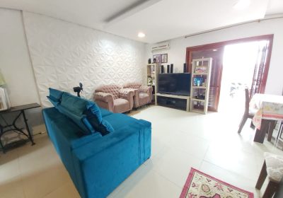 Casa com 200m², 4 dormitórios, 2 vagas no bairro Sarandi em Porto Alegre