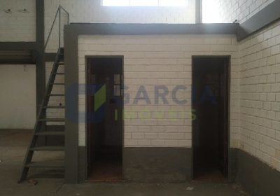 Depósito com 240m², 3 vagas no bairro Sarandi em Porto Alegre