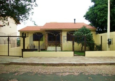 Casa com 375m², 4 dormitórios, 7 vagas no bairro Sarandi em Porto Alegre