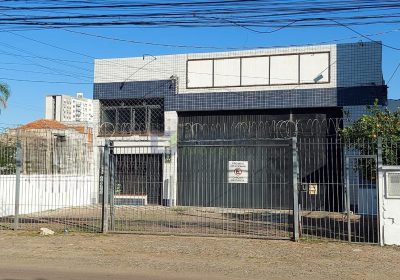 Depósito com 310m², 6 vagas no bairro Navegantes em Porto Alegre