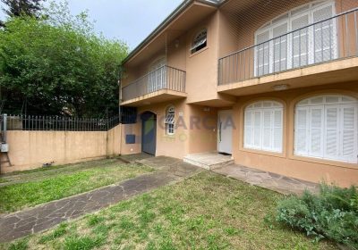 Casa com 265m², 4 dormitórios, 2 suítes, 4 vagas no bairro Chácara das Pedras em Porto Alegre
