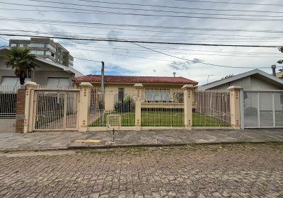 Casa com 220m², 3 dormitórios, 1 suíte, 4 vagas no bairro Jardim Lindóia em Porto Alegre