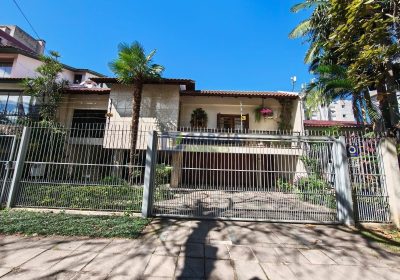 Casa com 450m², 3 dormitórios, 1 suíte, 6 vagas no bairro Jardim Lindóia em Porto Alegre