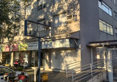 Apartamento com 79m², 3 dormitórios, 1 vaga no bairro Vila Ipiranga em Porto Alegre