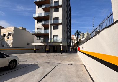 Apartamento com 65m², 2 dormitórios, 1 suíte, 2 vagas no bairro Petrópolis em Porto Alegre