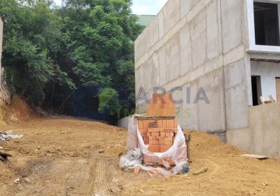 Terreno com 381m² no bairro Chácara das Pedras em Porto Alegre
