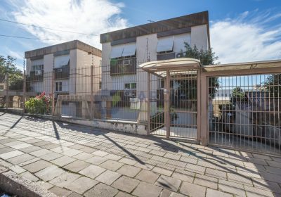 Apartamento com 68m², 2 dormitórios, 2 vagas no bairro Teresópolis em Porto Alegre