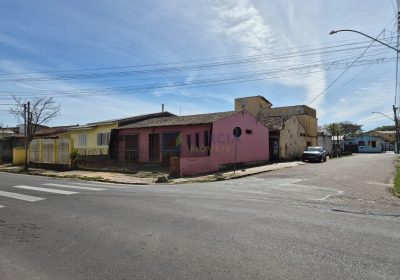 Casa com 250m², 2 dormitórios, 2 vagas no bairro Sarandi em Porto Alegre
