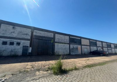 Depósito com 1.700m², 6 vagas no bairro Sarandi em Porto Alegre