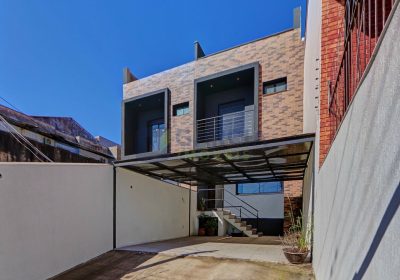 Casa com 210m², 3 dormitórios, 3 suítes, 4 vagas no bairro Chácara das Pedras em Porto Alegre
