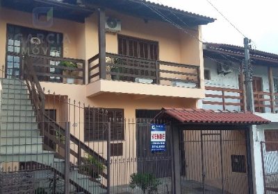 Casa com 249m², 5 dormitórios, 3 vagas no bairro Jardim Itu Sabará em Porto Alegre
